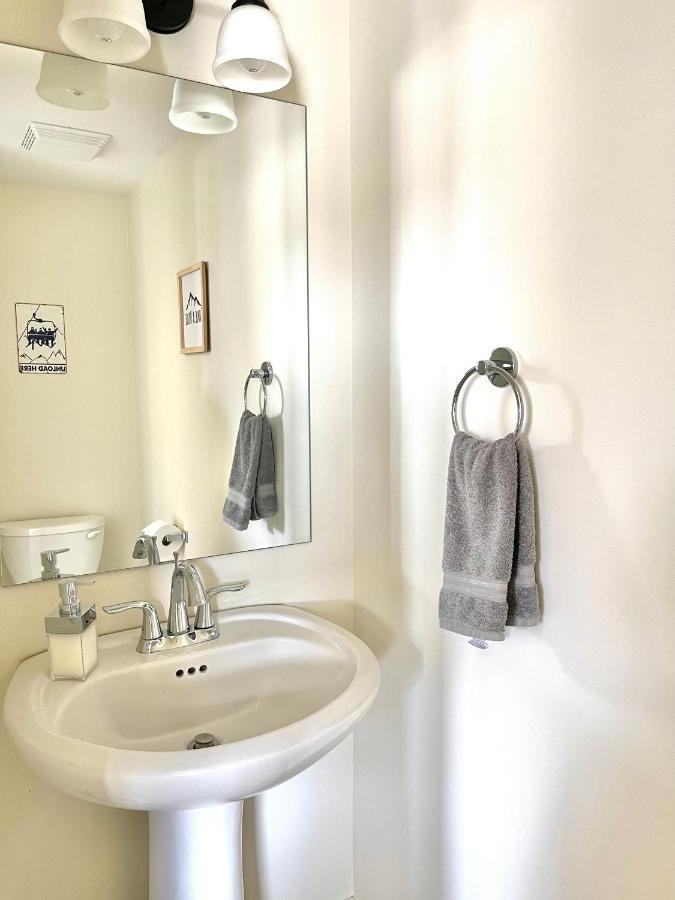 Perfect Base Invermere 3Bd Townhouse Mt Views With Garage エクステリア 写真