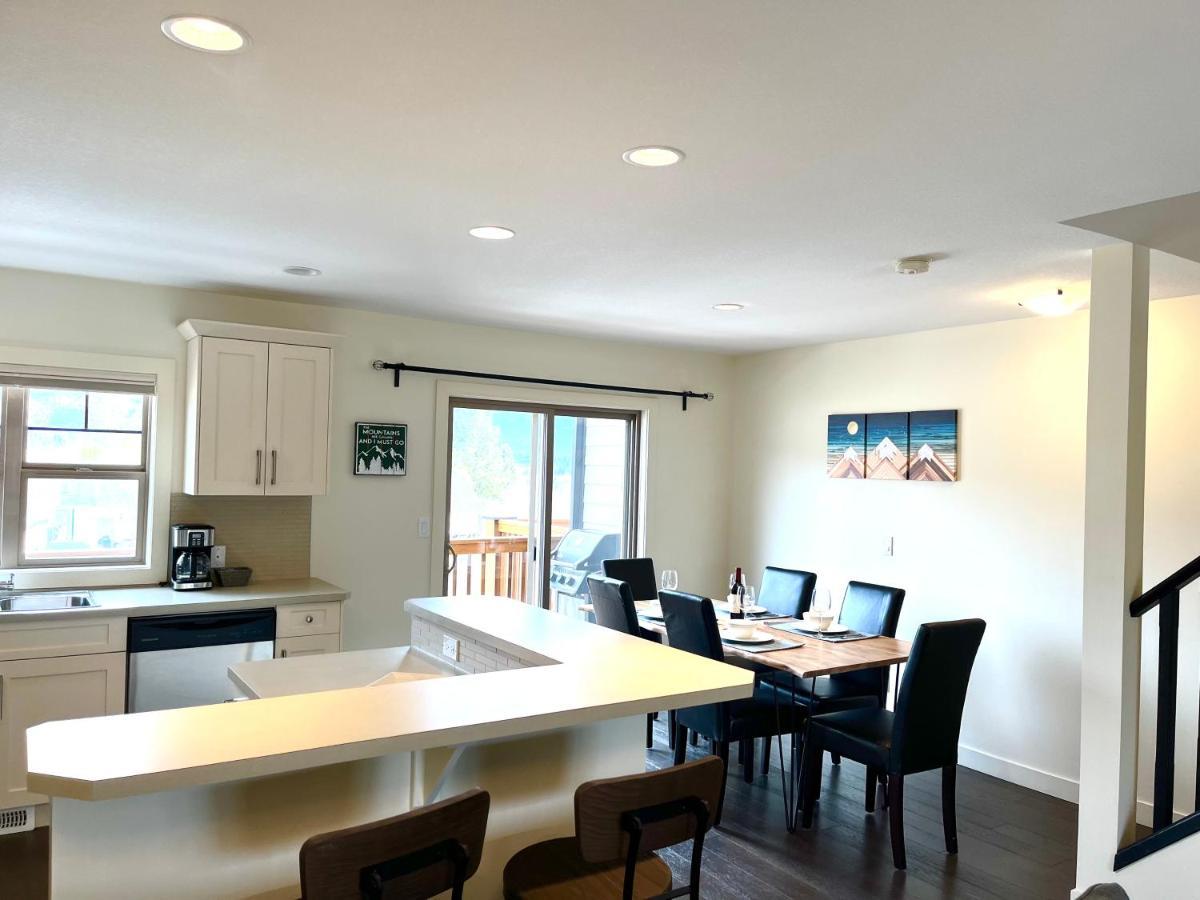 Perfect Base Invermere 3Bd Townhouse Mt Views With Garage エクステリア 写真